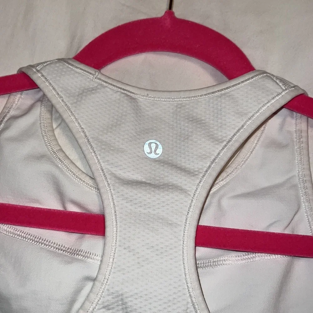Lululemon longer line crop top/sports bra - Picture 4 of 6